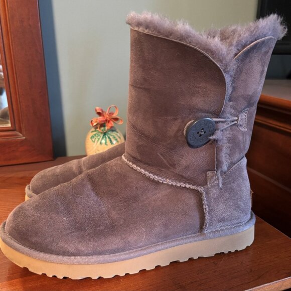 UGG Australia Women's Bailey Button II, Size 8, Nightfall - Picture 3 of 6